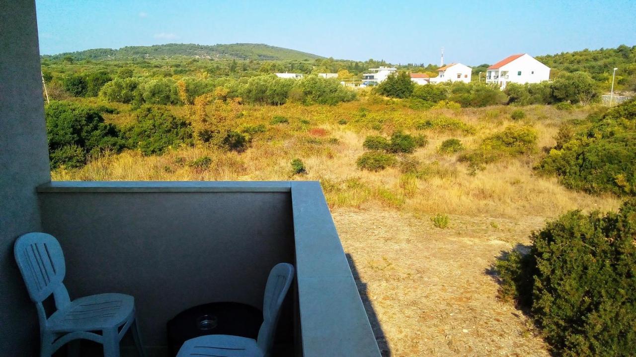 Studio Manora Sucuraj Exterior photo